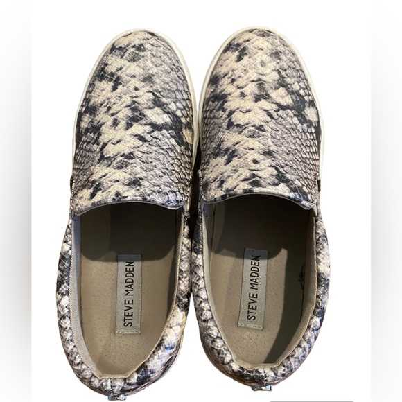 Steve Madden Gills Slip-On Sneaker Canvas Snake Print Size 7 - Picture 3 of 5